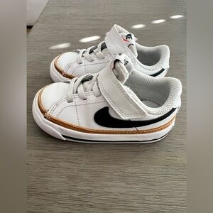 Toddler sneakers size 6c